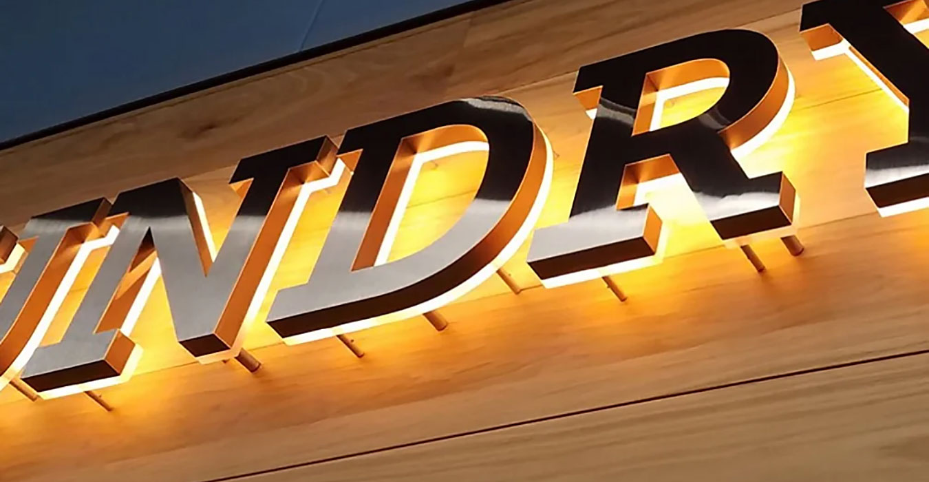 Outdoor sign solution for an in-person store